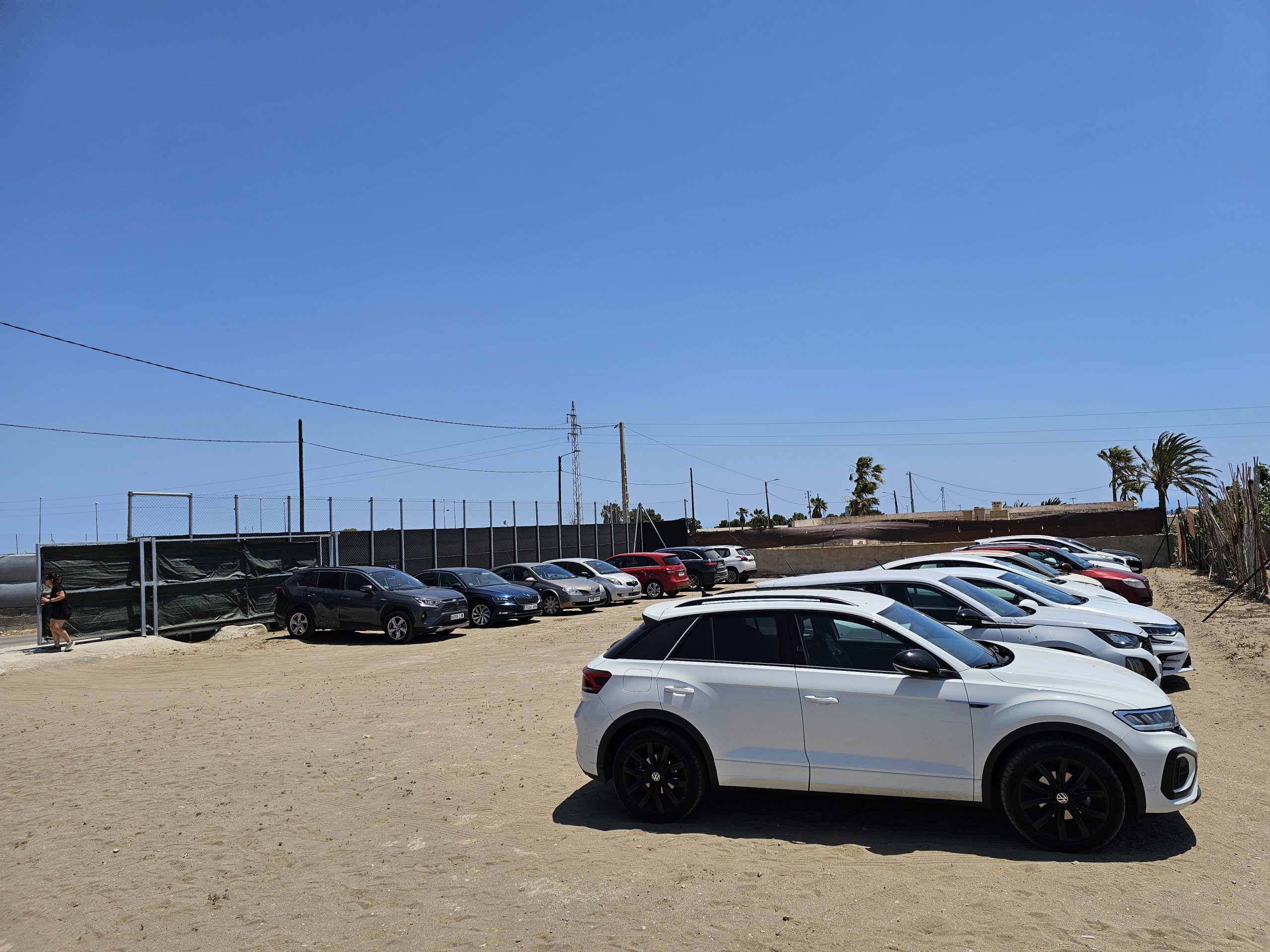 Foto parking lleno de vehiculos